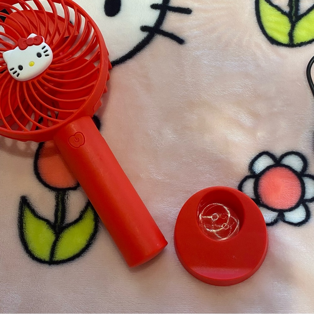 Red Hello Kitty Handheld Fan - Picture 3 of 5